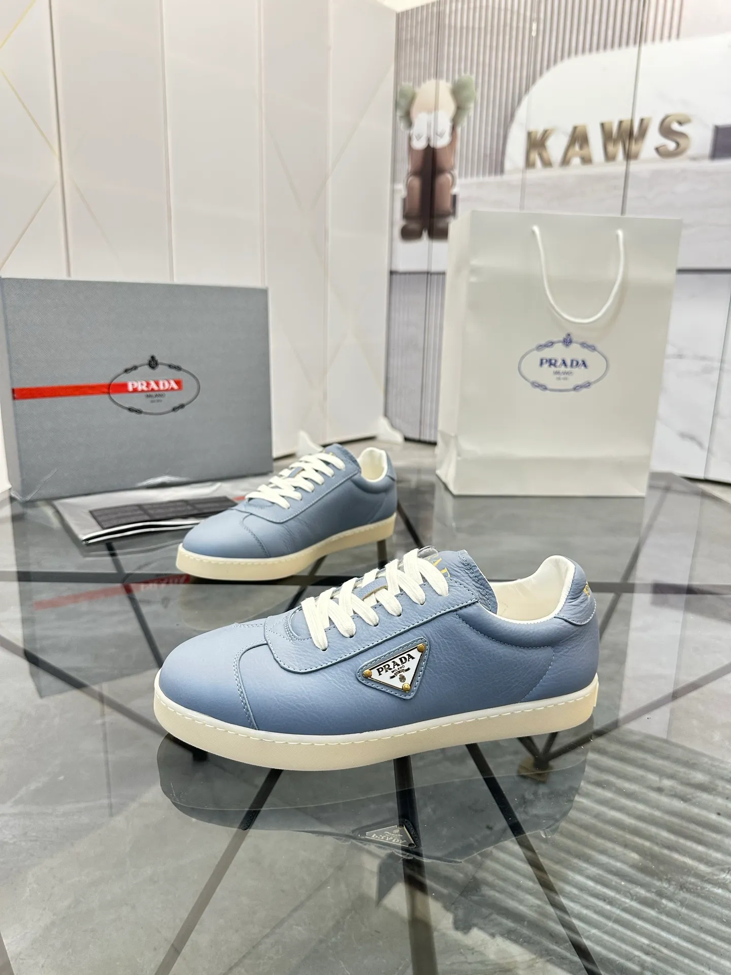 Men's shoes for sale 💰: 💰P540¥ High-end top quality Product trademark: Prada *"Prada*" low-top casual shoes Regular size: 38-45 (can be customized to 46) Product materials: imported first-layer cowhide for the upper, water-dyed cowhide lining, cowhide feet, original outsole. No.: 001